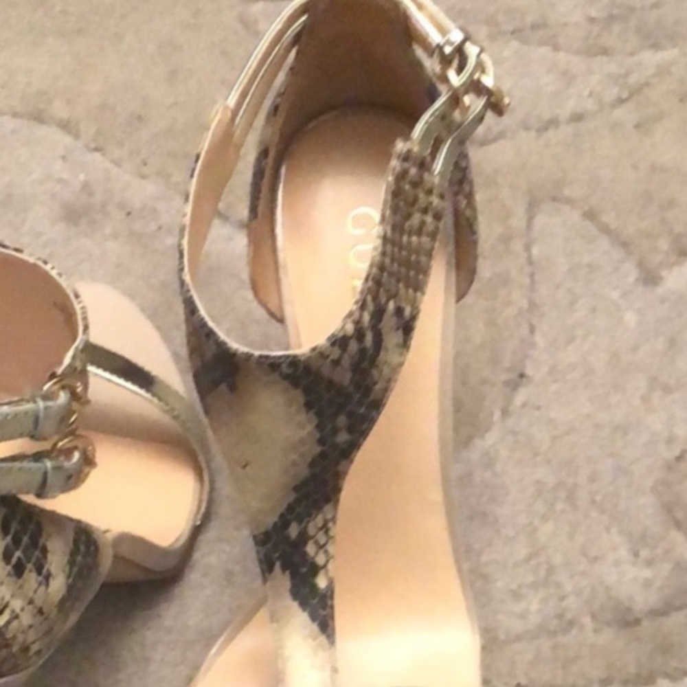 Guess Shoe - New - Picture 4 of 10